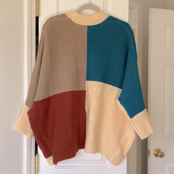 Women’s color block cable knit oversized shrug - Picture 4 of 7